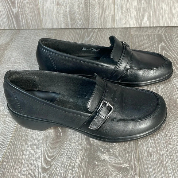 Clarks Black Leather Slip On Loafers Buckle Strap 8.5M - Picture 1 of 16